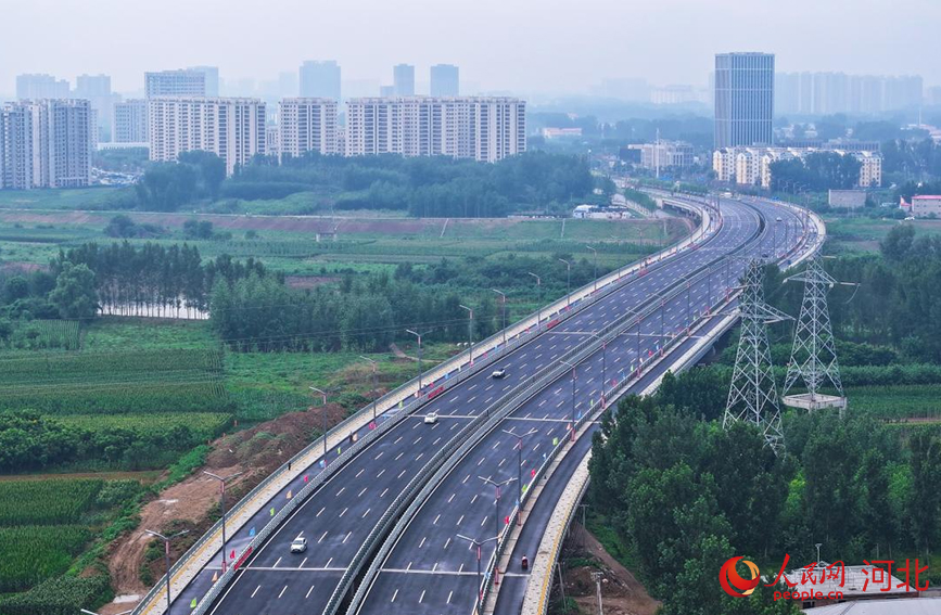 7月1日，河北省涿州市腾飞大街北延跨北拒马河大桥正式通车。人民网记者 李兆民摄