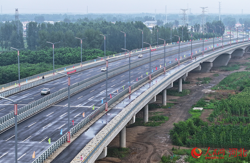 7月1日，河北省涿州市腾飞大街北延跨北拒马河大桥正式通车。人民网记者 李兆民摄
