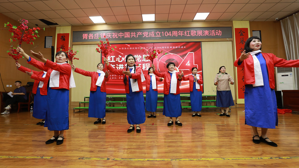 丰南区胥各庄镇红歌展演活动现场。张良摄