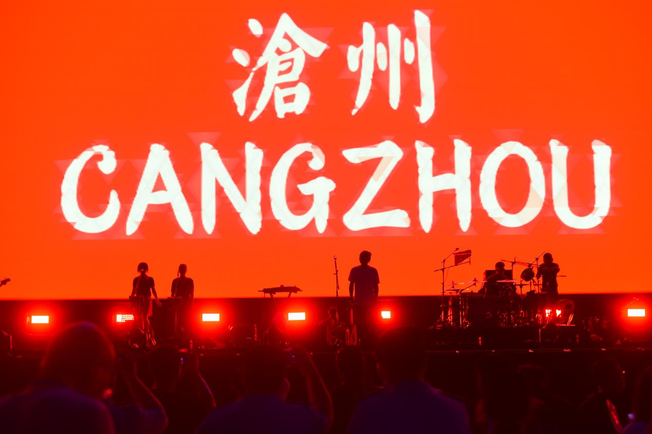 2025“夫来音乐生活节”显示屏上推出诸多具有“沧州元素”的内容。傅新春摄