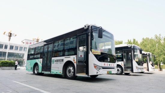 威縣客貨郵數據中心的公交車。武家豪攝