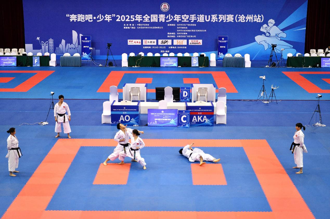 7月20日，空手道示范团队为观众献上精彩表演。苑立伟摄
