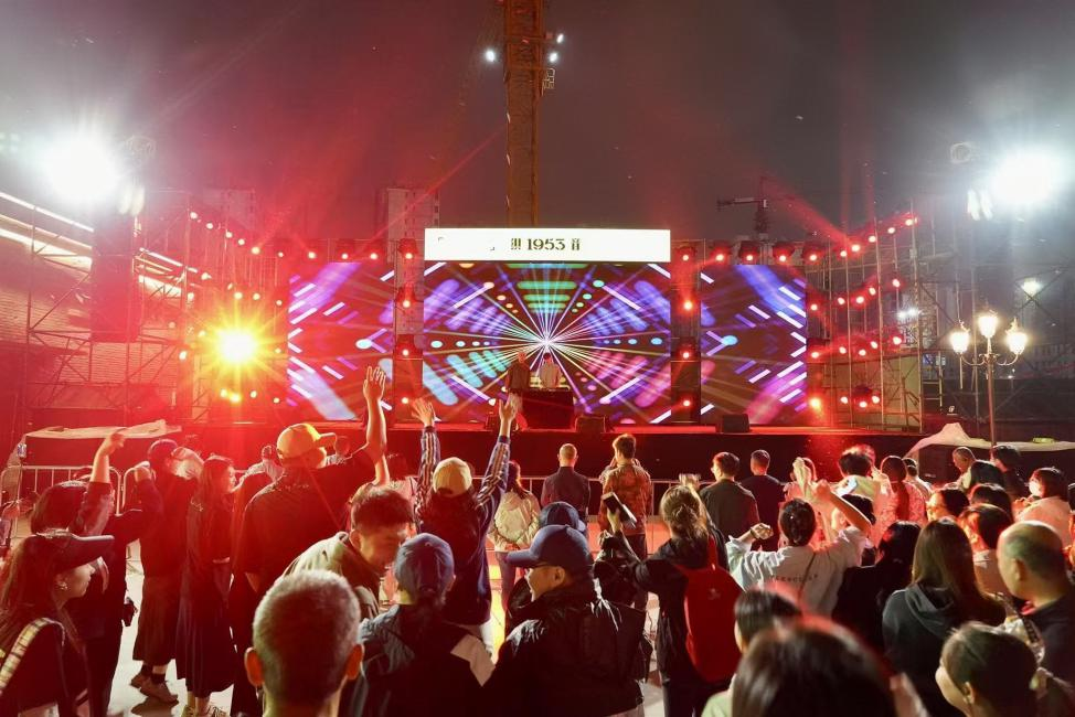 织音1953园区“ROCK HOME TOWN”摇滚音乐演出燃爆夏日夜经济。曹东昀供图