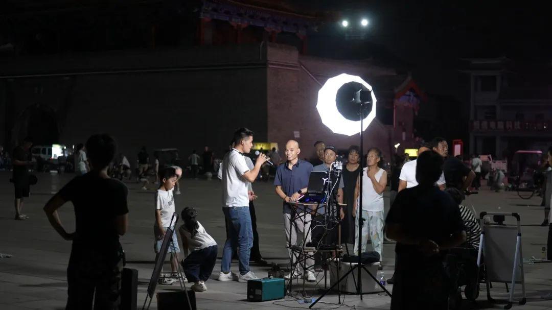 磁县鼓楼广场每到夜晚热闹非凡。磁县融媒体中心供图
