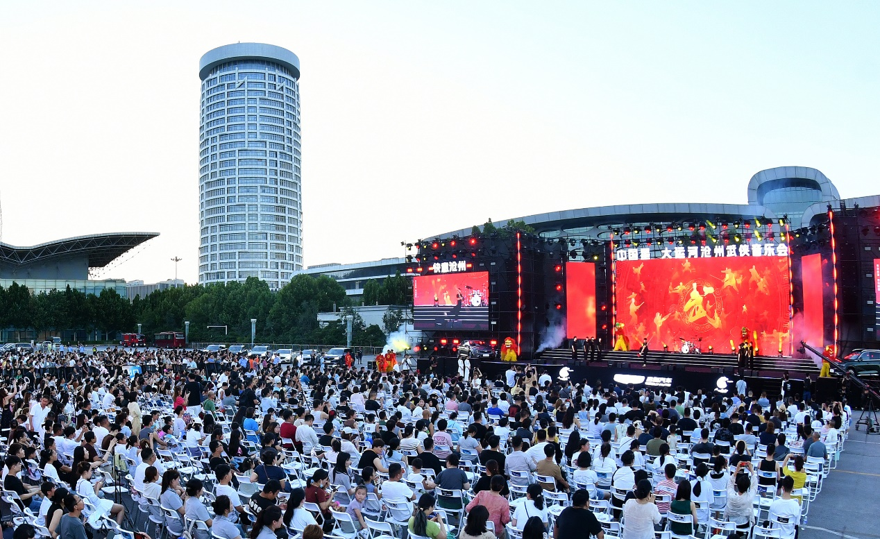 7月26日，大運河滄州武俠音樂會在滄州國際會展中心廣場拉開帷幕。苑立偉攝