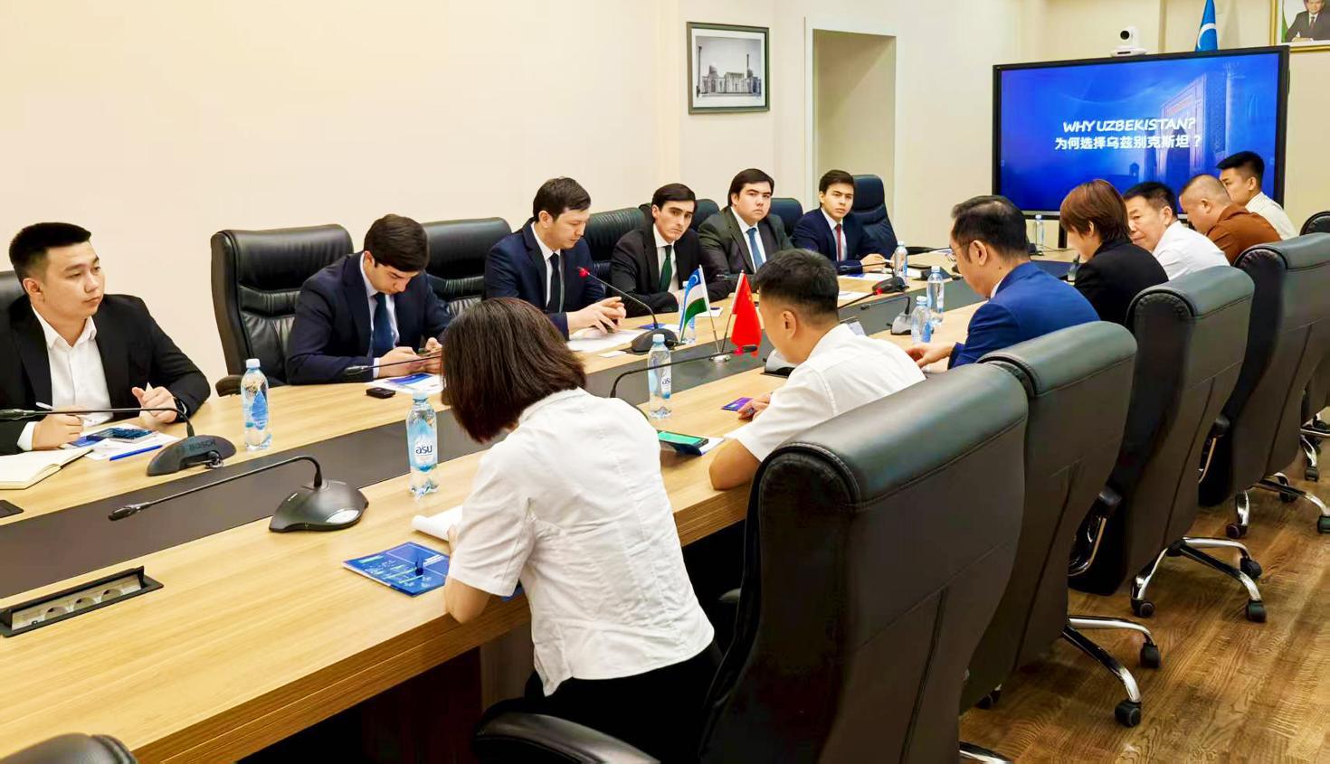 出访团在乌兹别克斯坦进行企业交流。吴迪摄