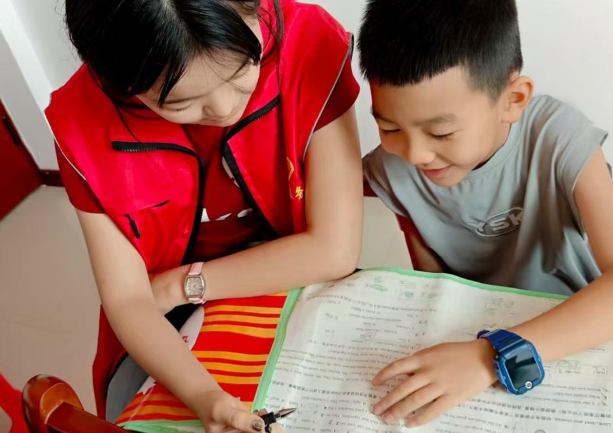 返乡大学生参与暑期公益课堂活动。赵树海摄