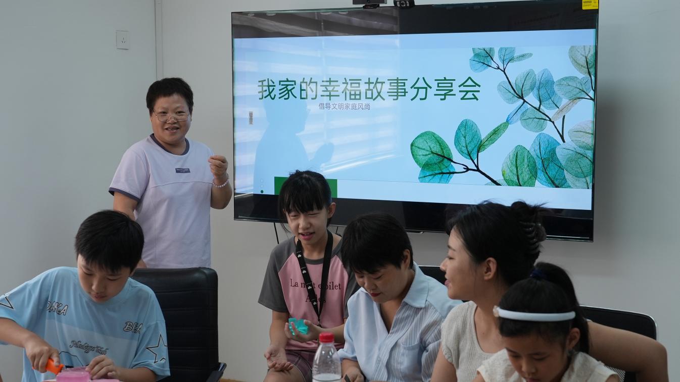 沧州市新华区荷花池社区开展“邻里幸福故事分享”活动。刘一明摄
