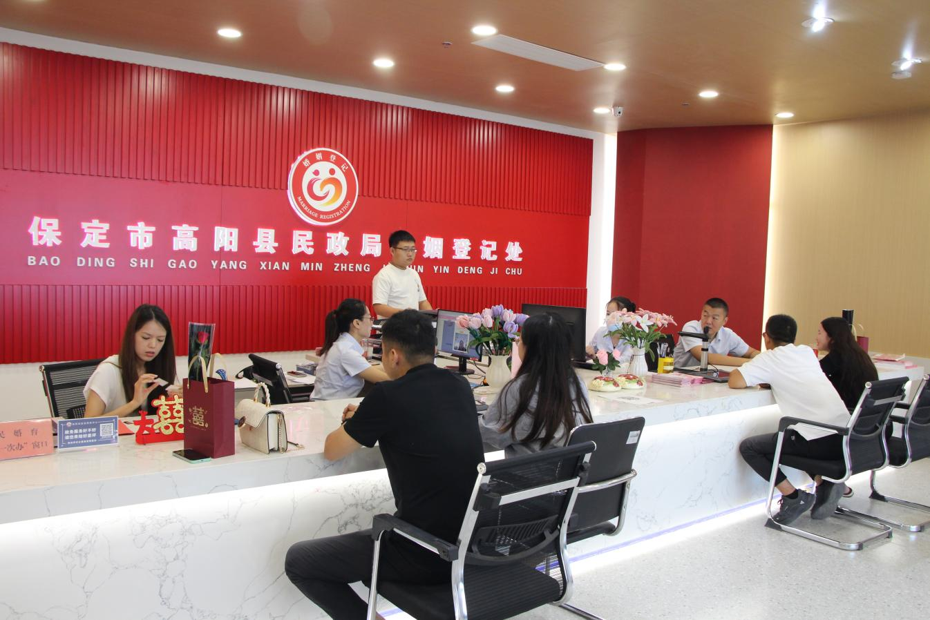 办理登记现场。杨瀰摄