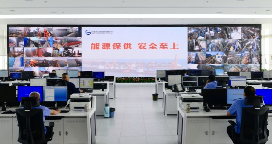河北港口集团秦港股份调度指挥中心。欧振国摄