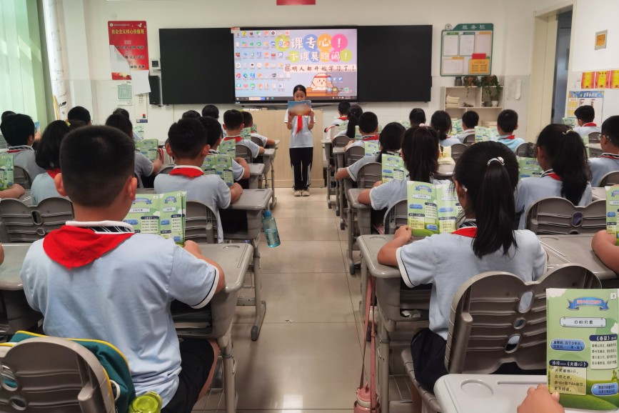 孟村迎宾路小学开展“学先锋，做先锋”活动，迎接新学期。田雪摄