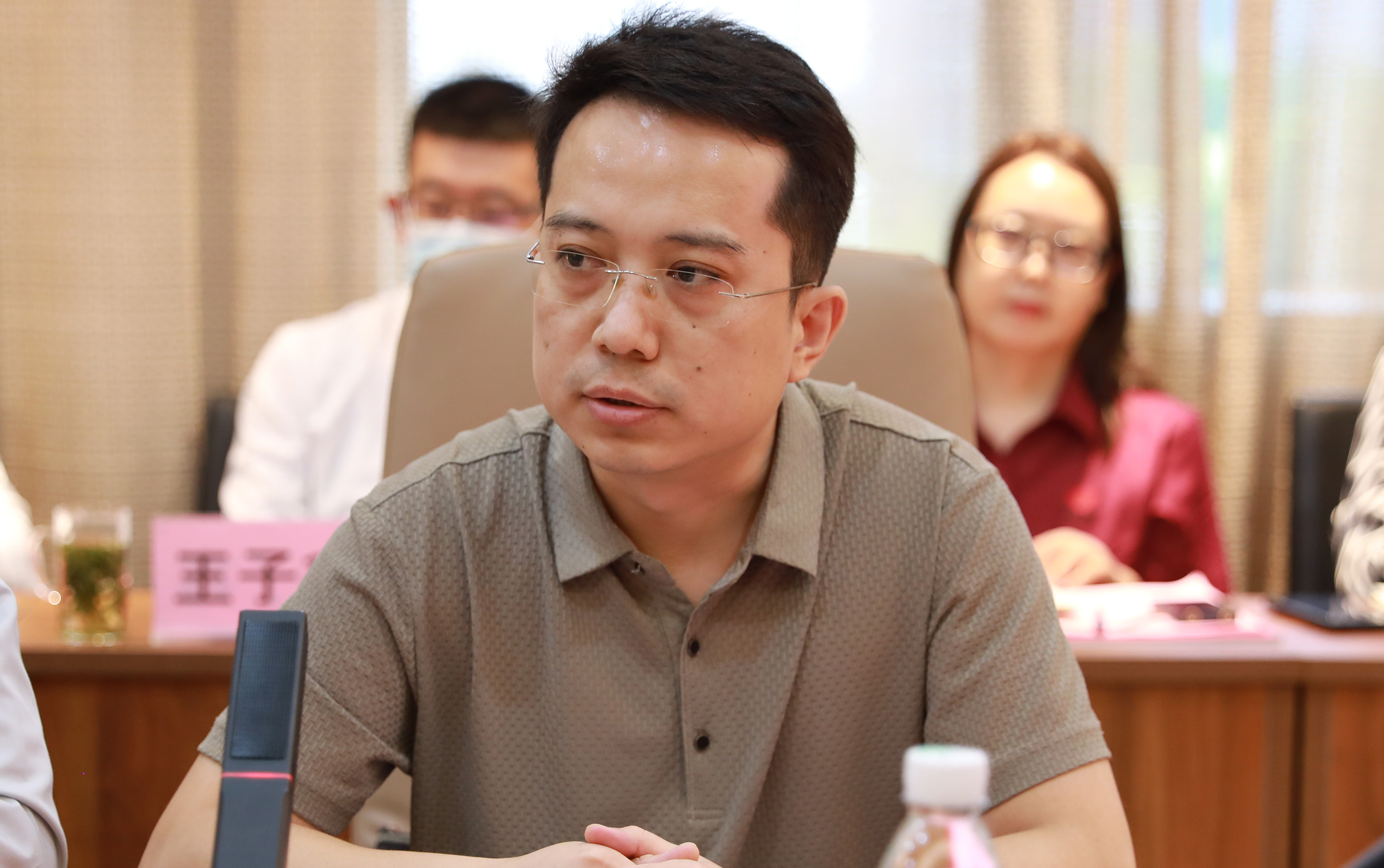  韓龍飛 河北平普科技有限公司董事會秘書探索融資模式 助力企業實現產業提升 當前平普科技依靠自有資金實現全國市場快速擴張仍存在一定壓力，因此期待與金融機構深入合作，共同探索符合創新型企業特點的資金渠道與融資模式，助力企業實現更大范圍的業務覆蓋和產業提升。