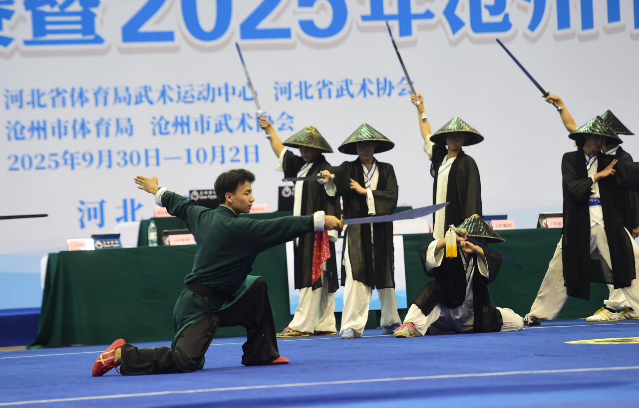 来自沧州南皮武术健儿在开幕式上展演。傅新春摄