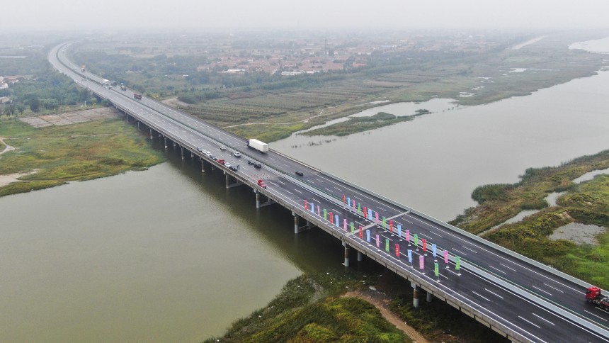 荣乌高速沧州段改扩建工程完工，全线通车。董国池摄