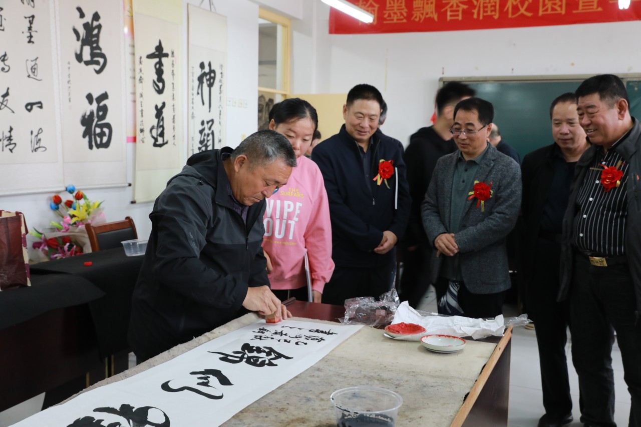 10月12日，書畫愛好者在現場創作。田博攝