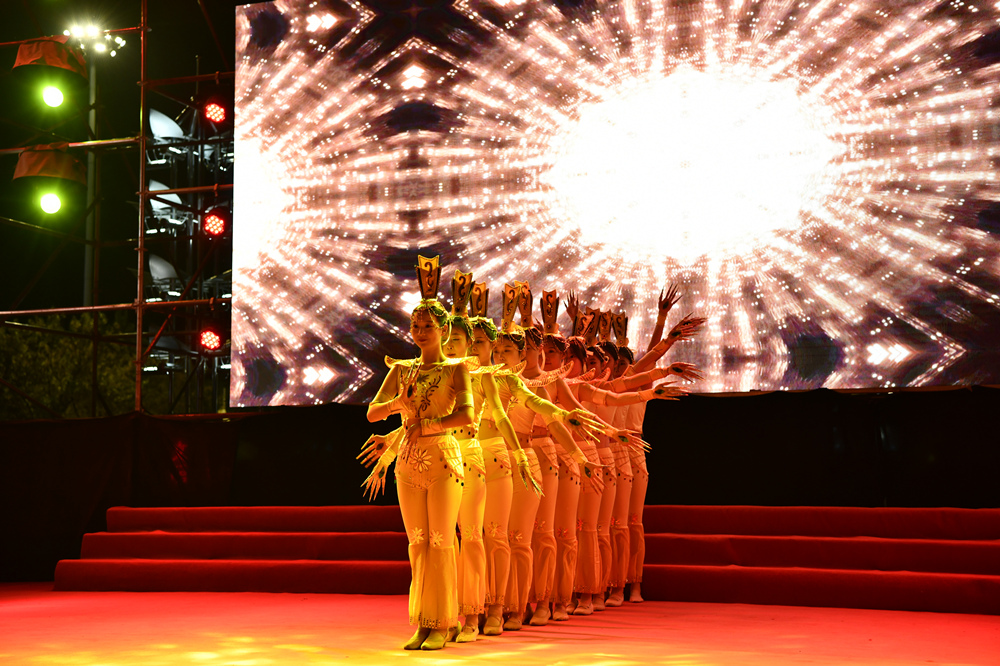 舞蹈《千手观音》。梁玉水摄