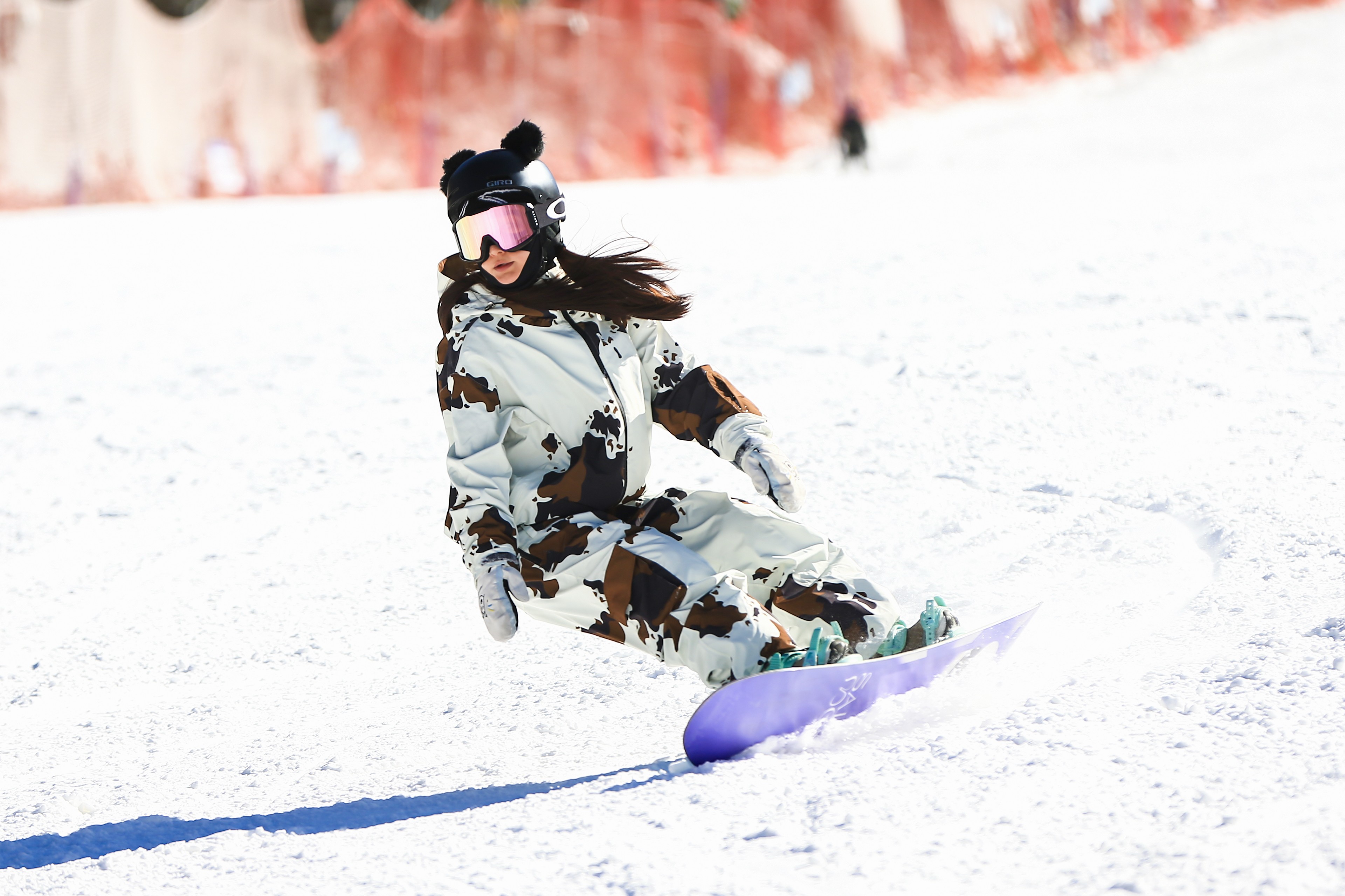 雪友在万龙滑雪场享受滑雪乐趣。于文静摄