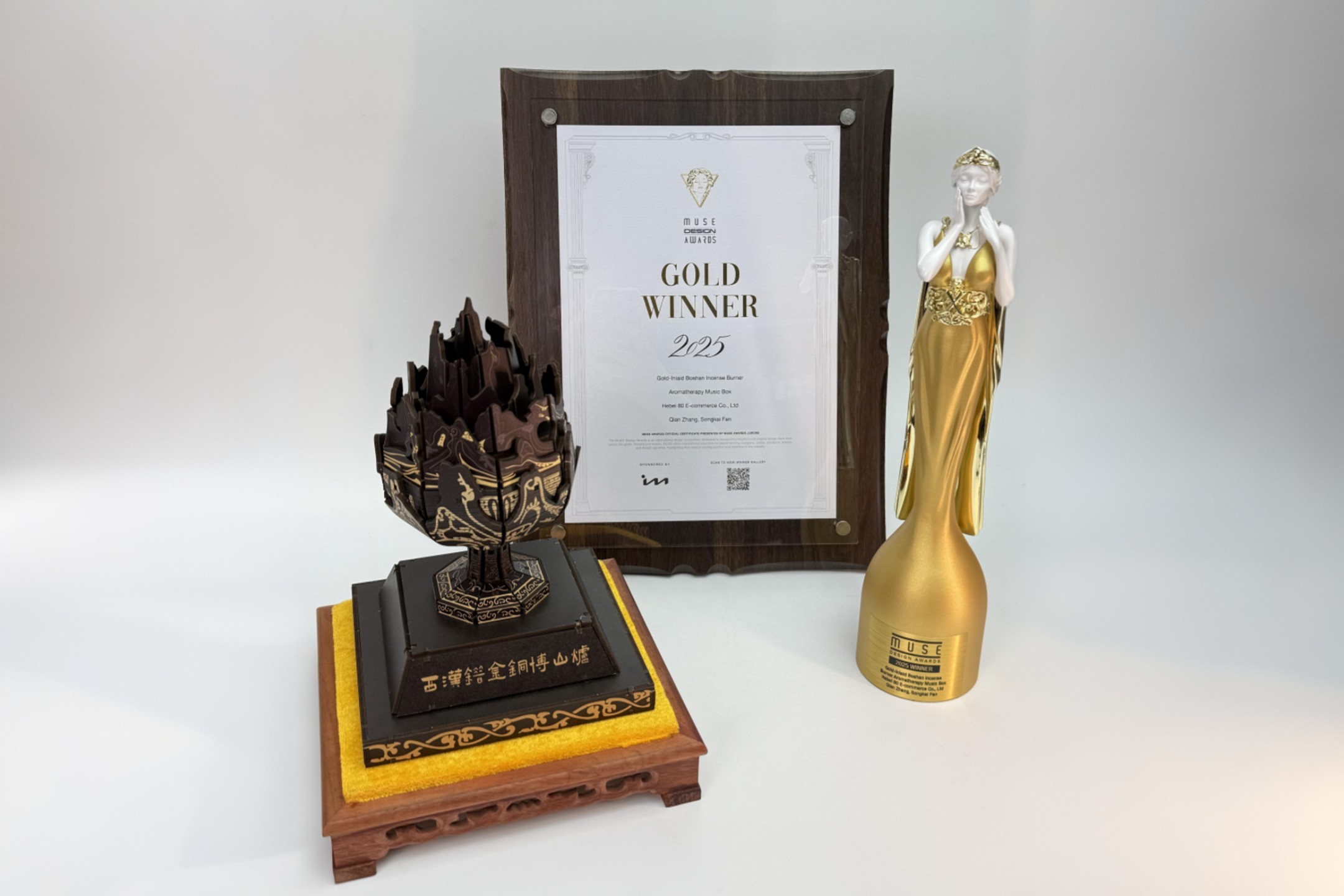 錯金博山爐香薰八音盒斬獲 2025 年美國繆斯設計金獎。牛思蒙攝