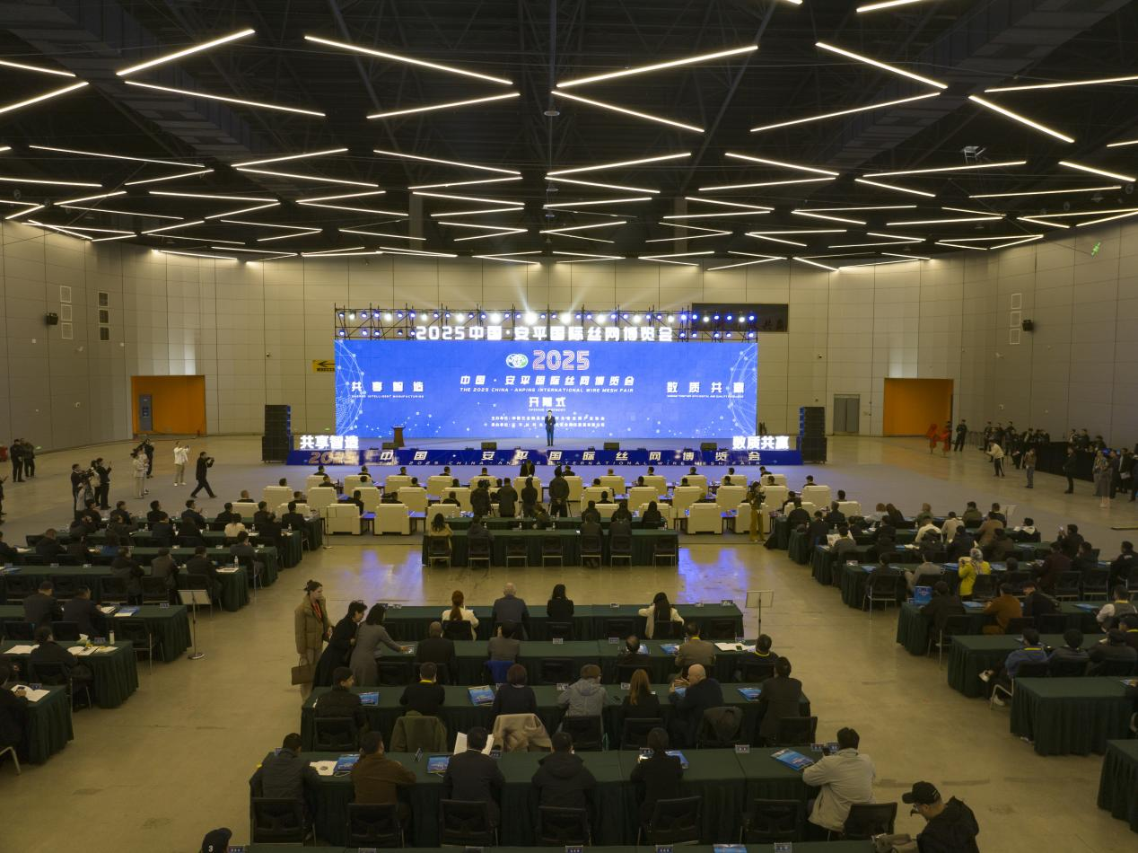 10月22日，2025年中国·安平国际丝网博览会在“中国丝网之都”河北省衡水市安平县开幕。陈月振摄