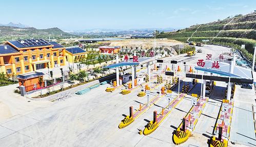 10月14日,石太高速公路改扩建项目井陉西站各类设施安装完毕。