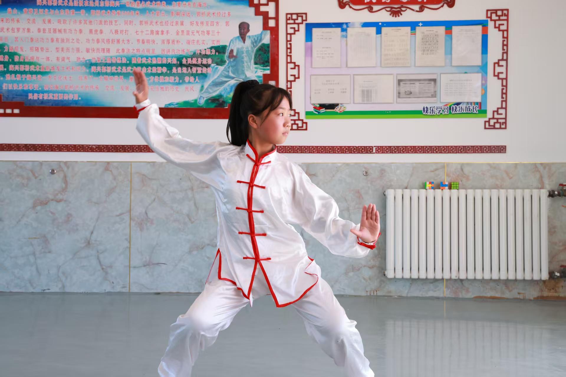 学生在练习功力拳。刘国斌摄