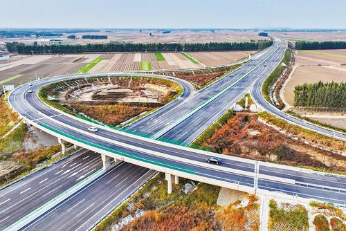10月23日拍攝的秦唐高速公路。本報記者 趙杰攝