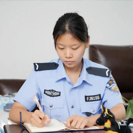 呂明真：那抹警藍，在直播間綻放