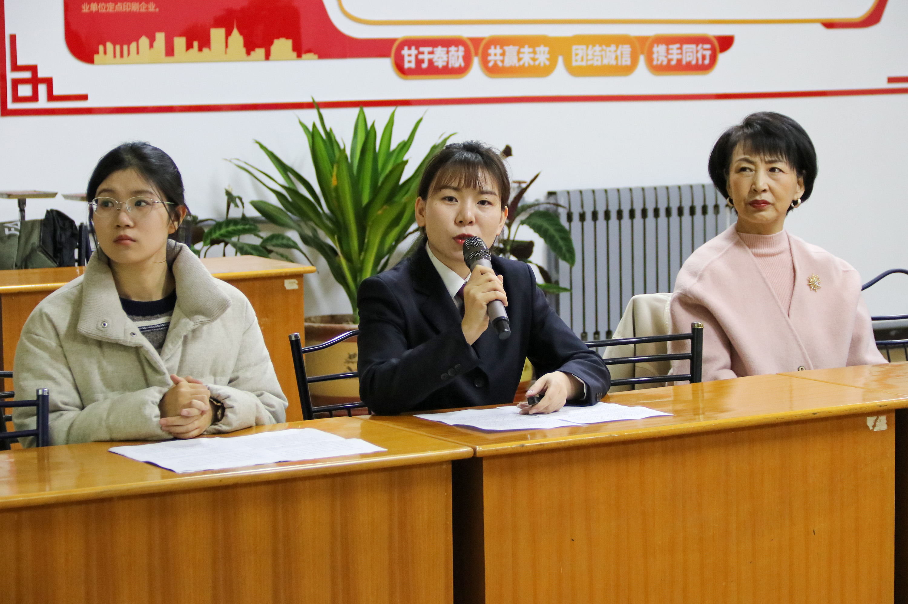 11月21日，竞秀区司法局工作人员金子琳宣讲。耿培轩摄