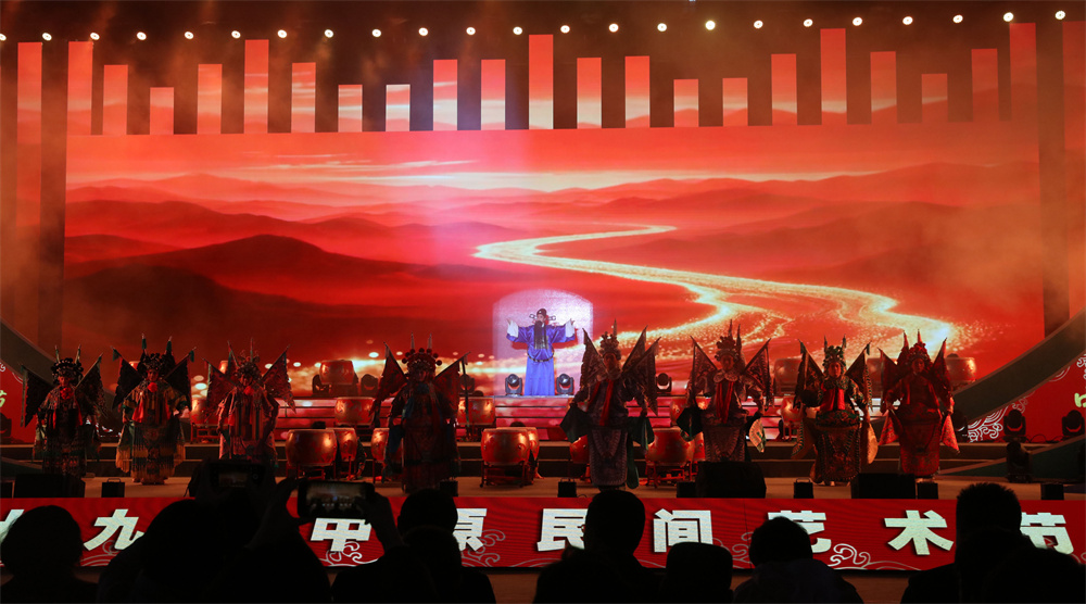 第十九届中原民间艺术节现场表演。杨扬摄