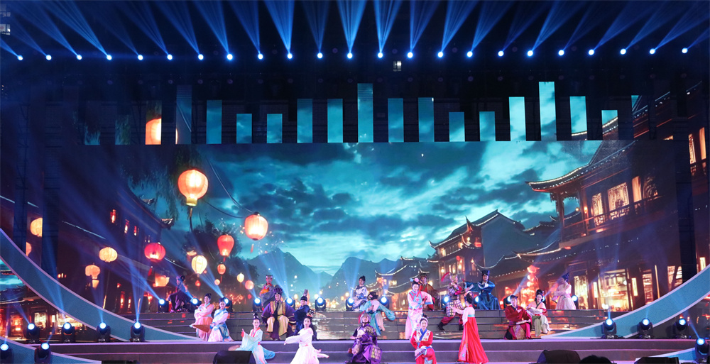 第十九届中原民间艺术节现场表演。杨扬摄