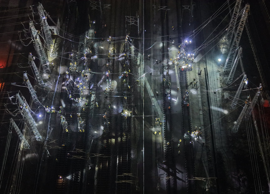 11月25日凌晨石家庄樞紐新建牽引變電所工程Ⅱ級施工現場。趙龍強攝