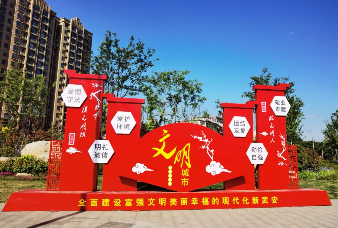 街头的公益广告成为“会说话”的文明风景。武宣摄