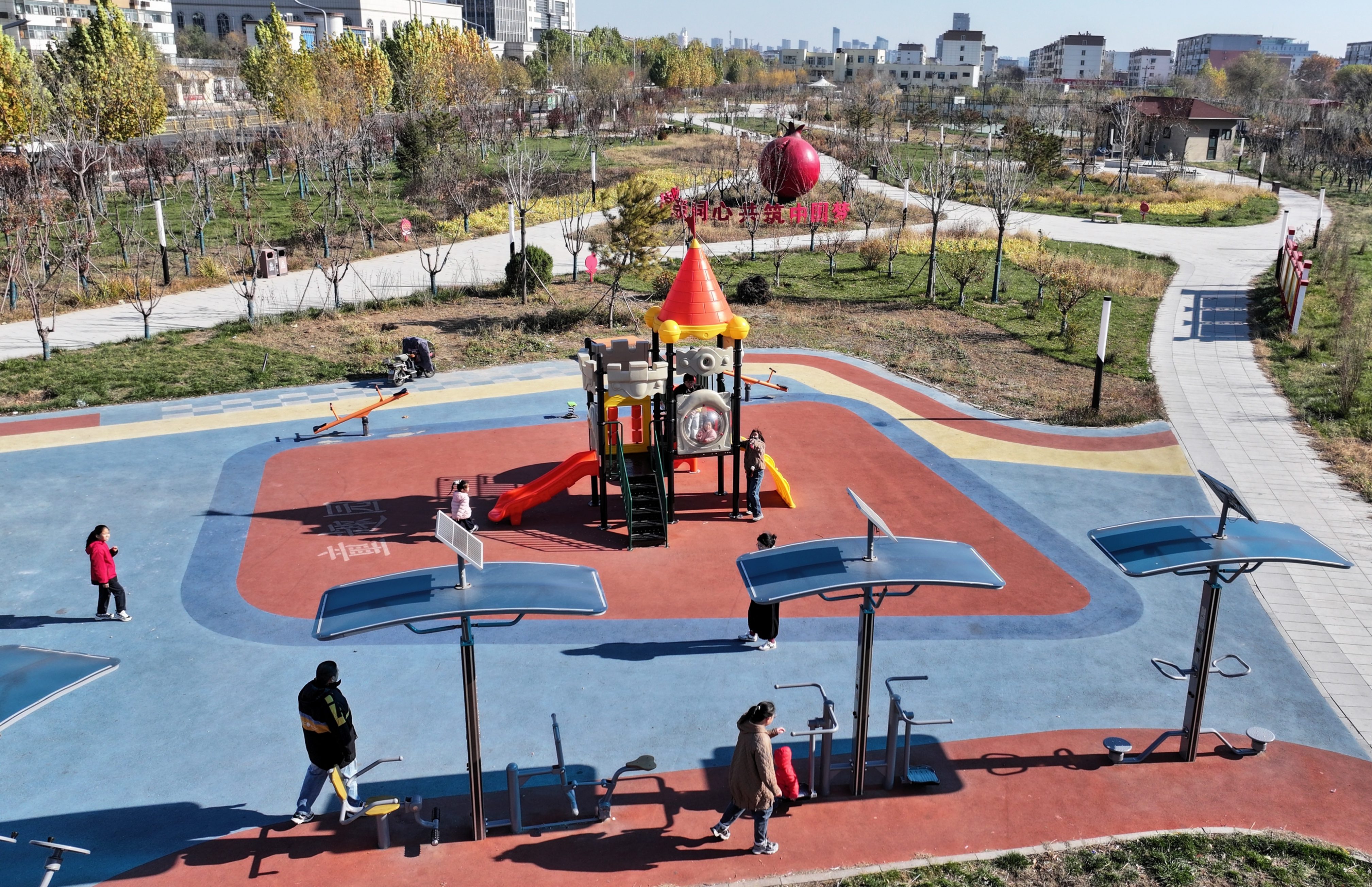 沧州市运河区永济路两侧的口袋公园设施齐全。赵雪聪摄