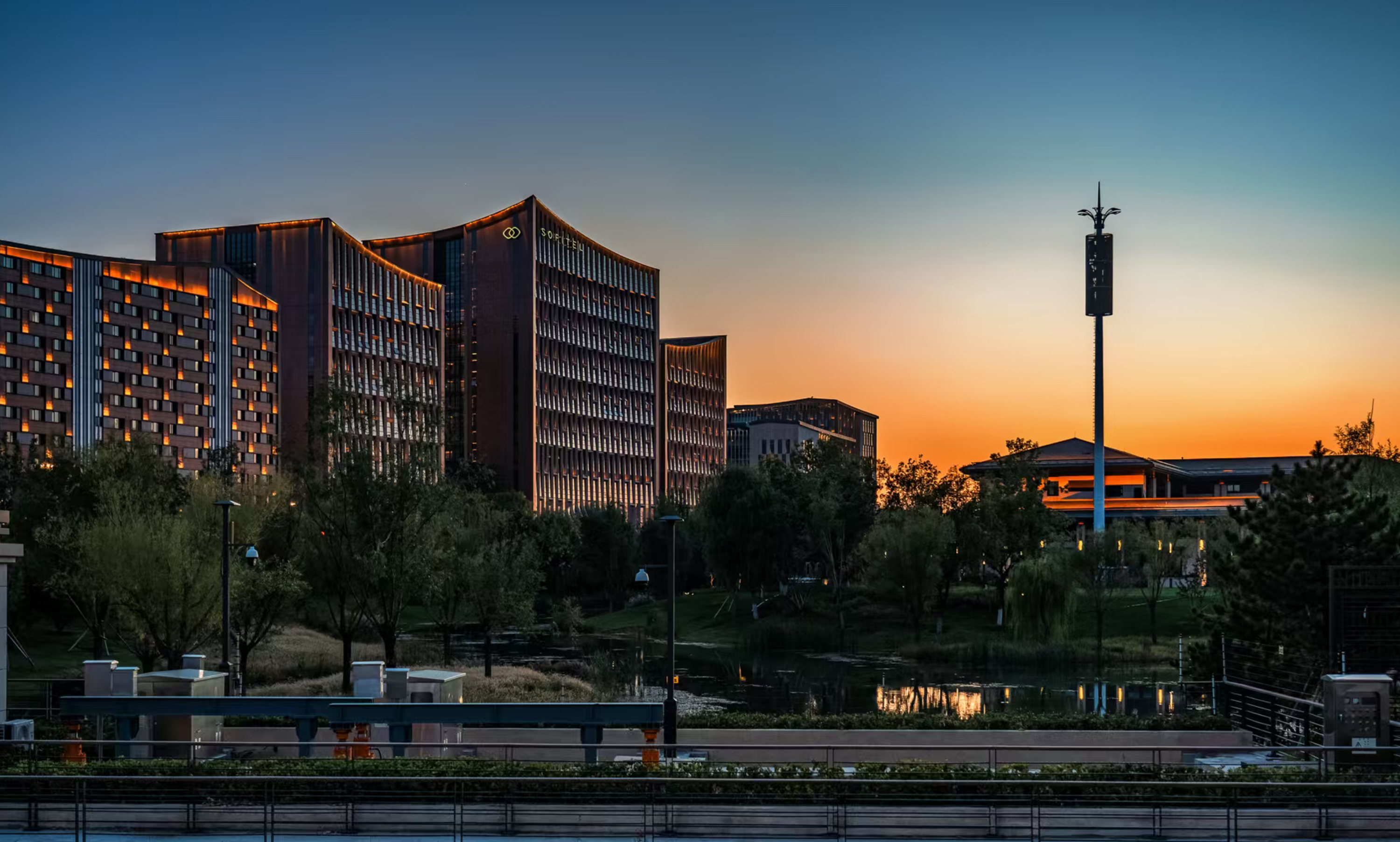 日落大道·索菲特。楊晴霖攝