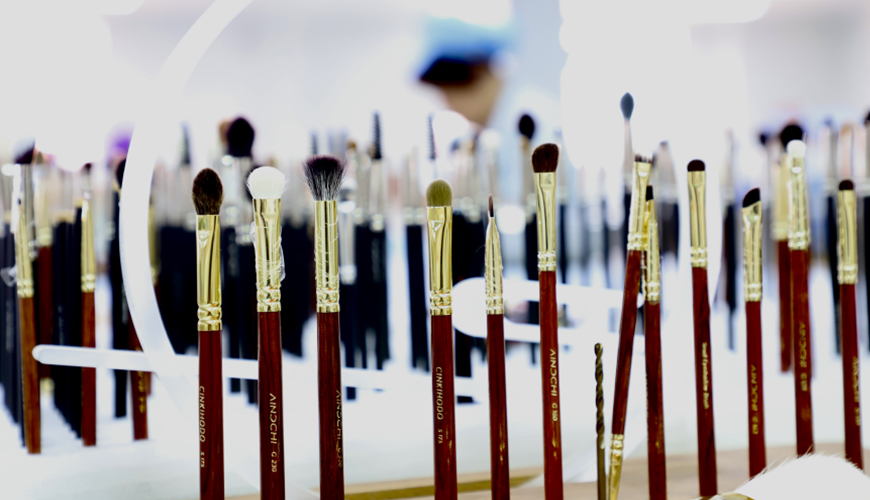 河北青縣：小毛刷 大效益