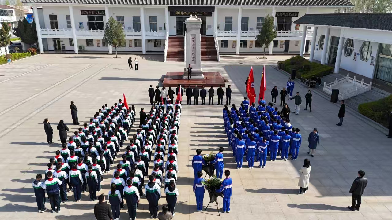 馆陶县组织“百万学子祭英烈·红色基因永传承”活动。卢文彬摄