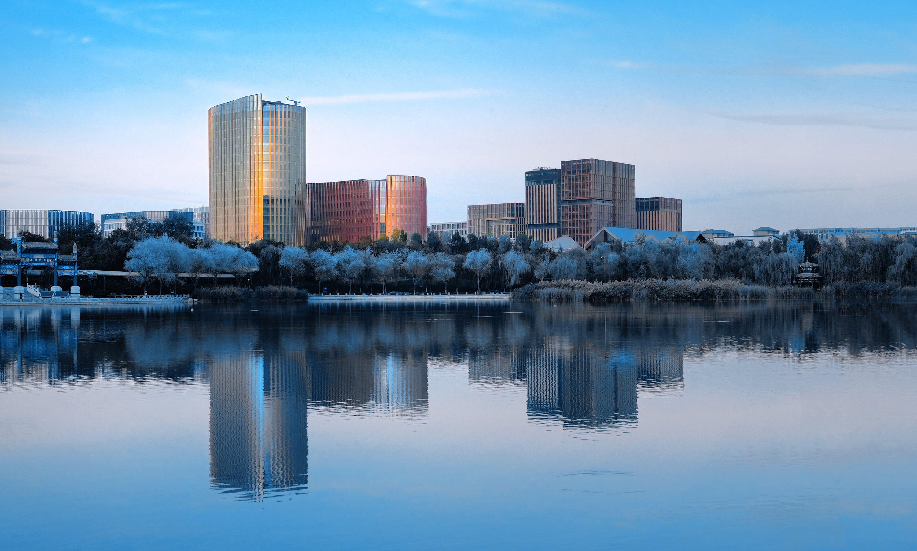 金湖倒影。王山套攝