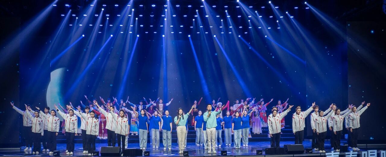 “青春唱响·爱我国防”汇演现场。共青团河北省委供图
