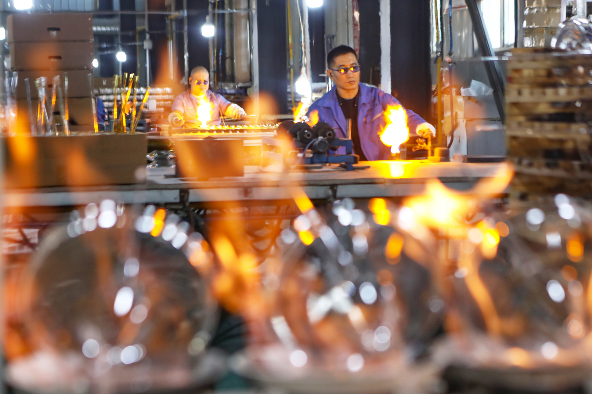 懷來天元特種玻璃有限公司生產車間生產場景。武殿森供圖