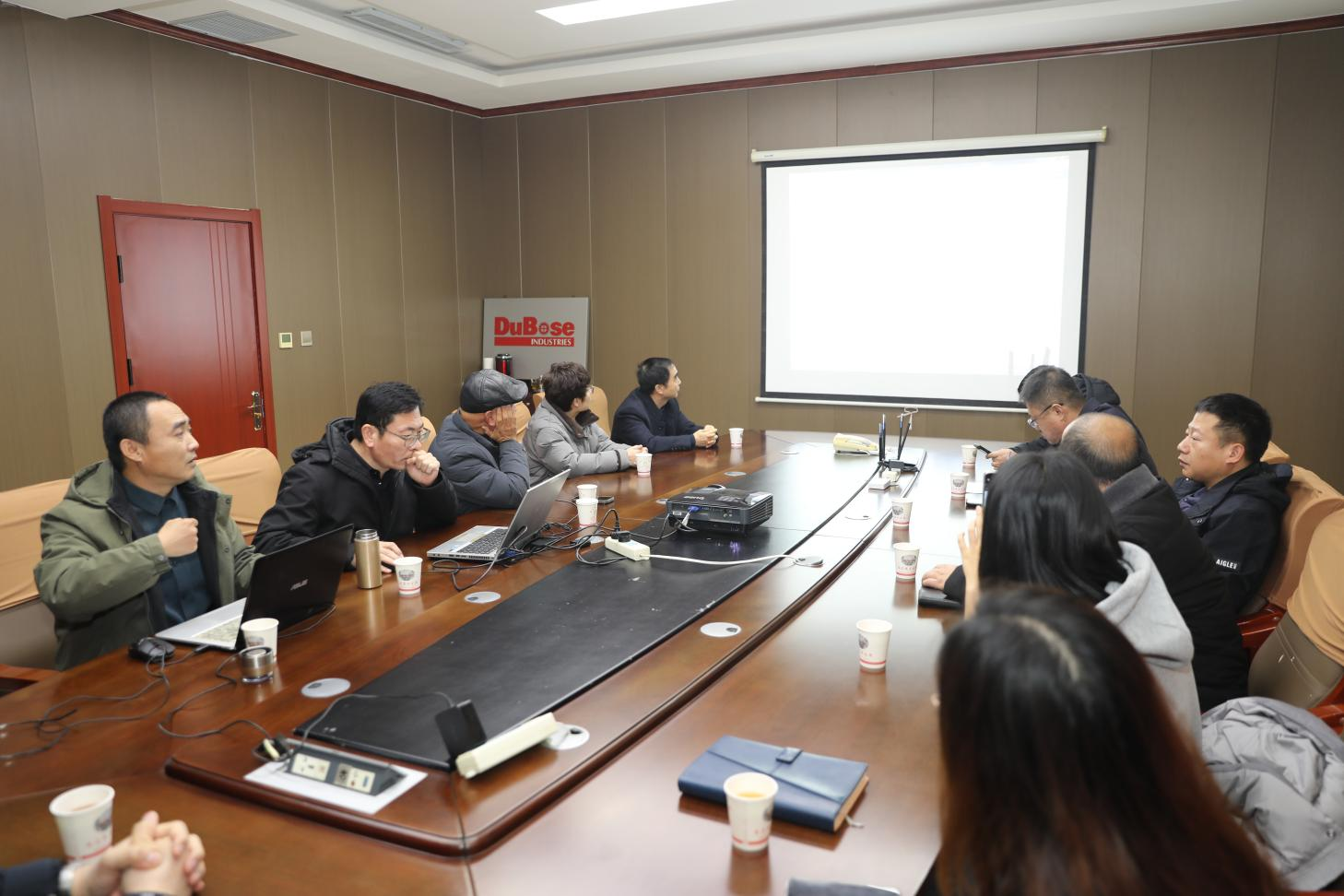 南皮县一家数智企业介绍数字化资源管理系统运行情况。赵华靖摄