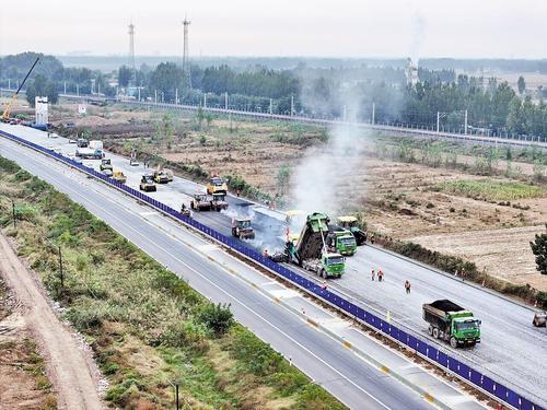 日前，衡水至德州高速公路改擴建項目測試運行太行交通數智大模型建設管控智能體。圖為施工現場。河北交投集團供圖