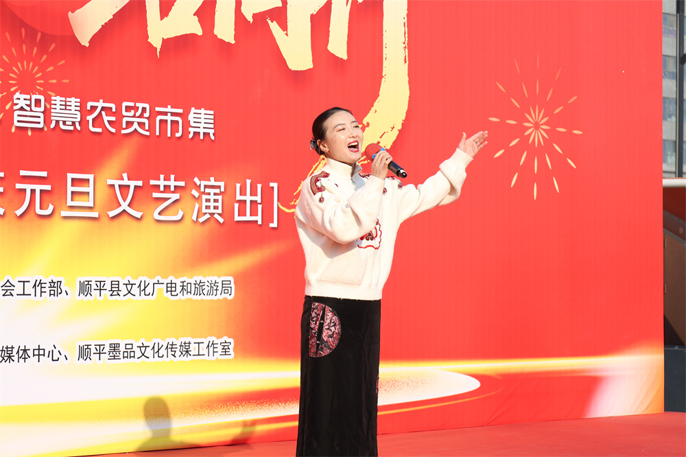 12月28日，演出节目精彩纷呈。吴潇摄