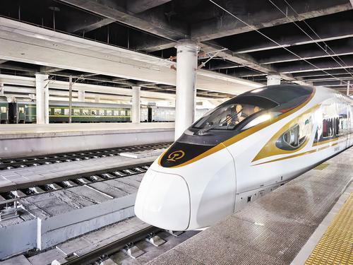 12月30日，京唐城際列車正從唐山站駛往北京通州站。本報記者 王育民攝