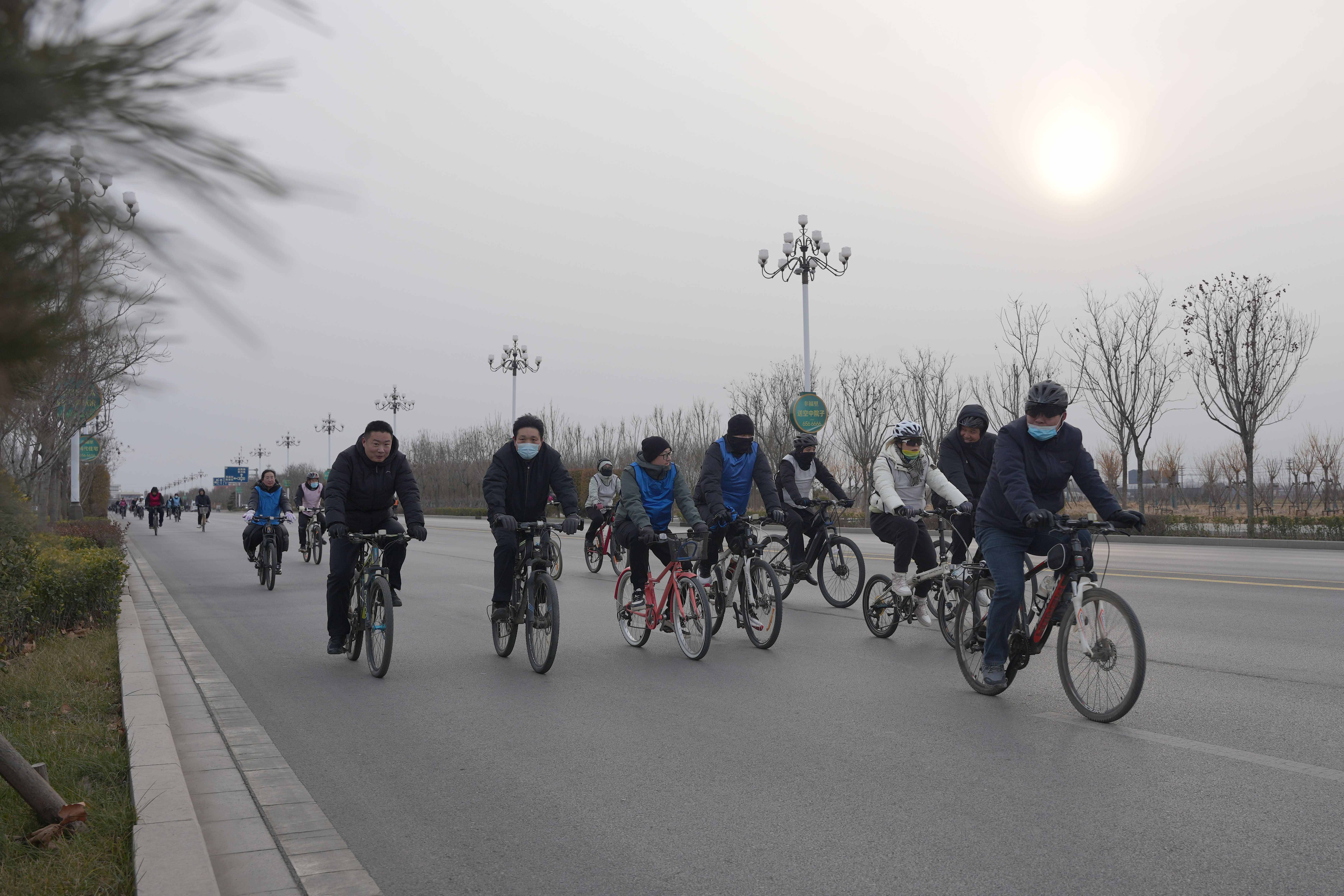 河北省隆堯縣“慶元旦、迎新年”騎行活動現場。張冬茹攝