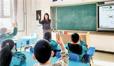 八万特岗教师 守护乡村课堂