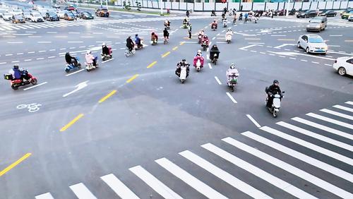 近日，石家庄市勝利大街與中山路交口，實施非機動車路口一次左轉航拍圖。 石家庄市交管局供圖