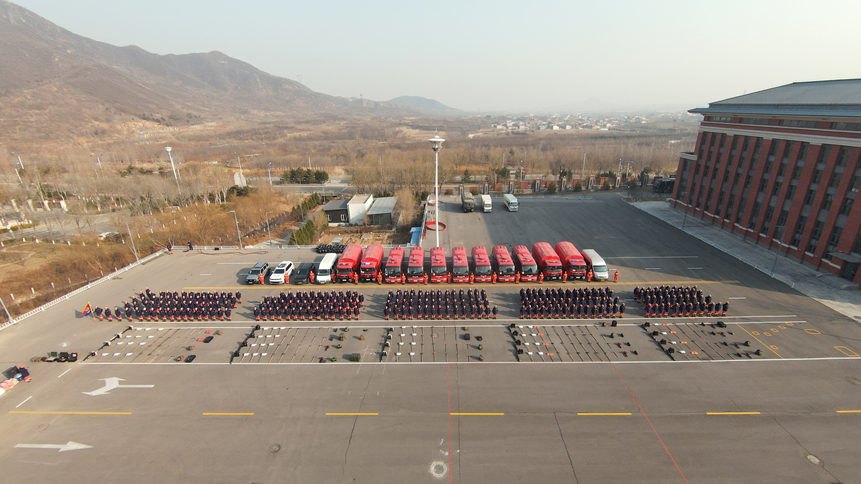 国家消防救援局河北机动队伍组织开展低温雨雪冰冻灾害拉动演练。张木举摄