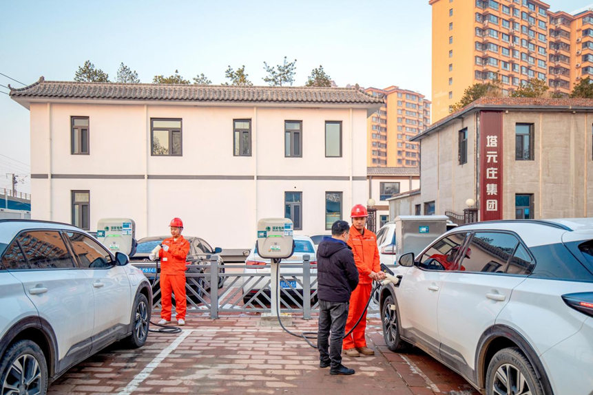 位于正定塔元庄村的石家庄首个村级V2G充电站。孙香梅摄