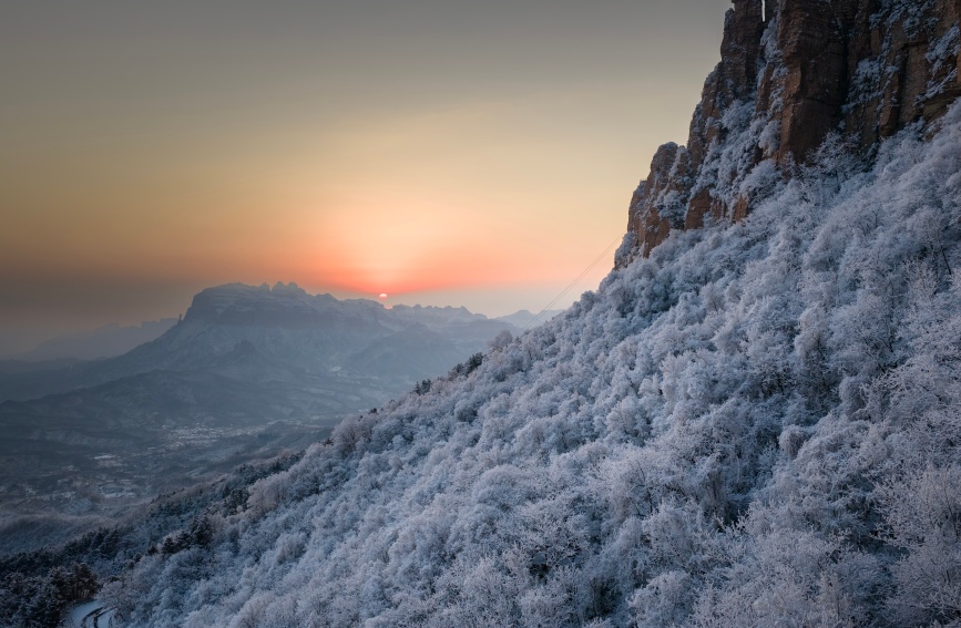 武安市东太行百里画廊雪后初霁的美景。杨文娟摄