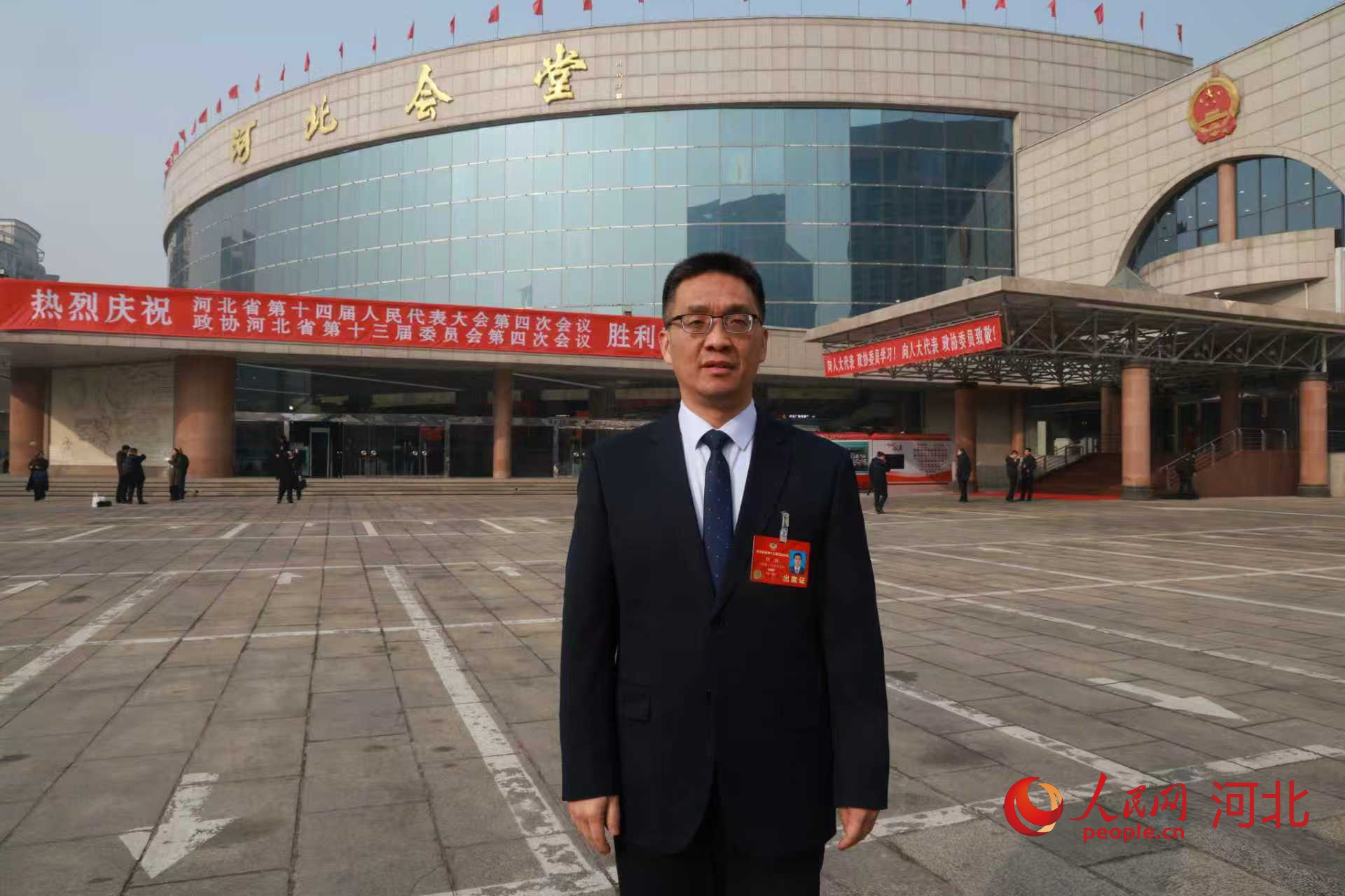 河北省政協委員、省農林科學院農業資源環境研究所研究員胡棟。人民網 於雪晴攝